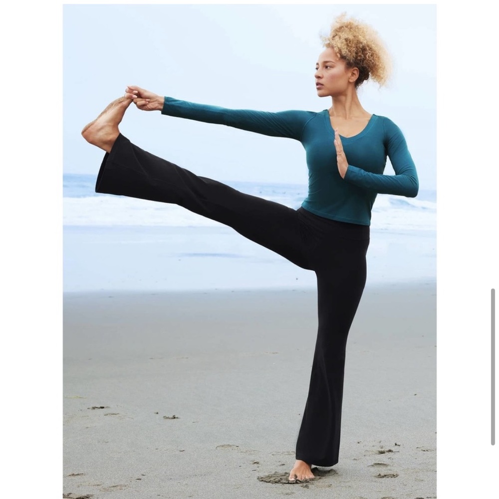 Athleta Salutation Flare Pant Black Yoga Pants Leggings Small